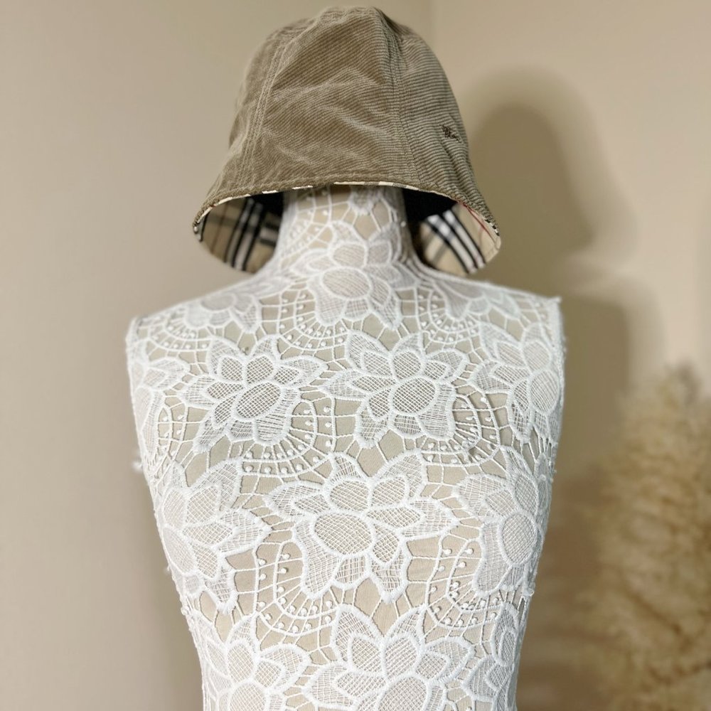 Burberry hat - Picture 12 of 16